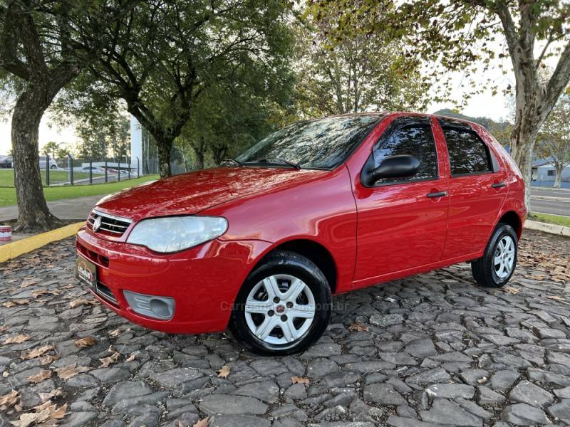 FIAT - PALIO - 2014/2014 - Vermelha - R$ 36.900,00