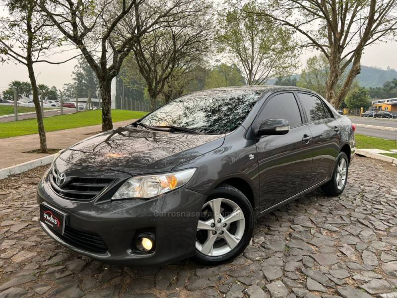 TOYOTA - COROLLA - 2014/2014 - Cinza - R$ 78.900,00