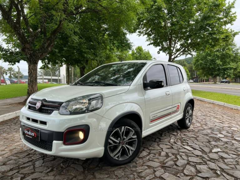 FIAT - UNO - 2018/2018 - Branca - R$ 58.900,00