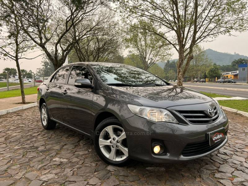 TOYOTA - COROLLA - 2014/2014 - Cinza - R$ 78.900,00