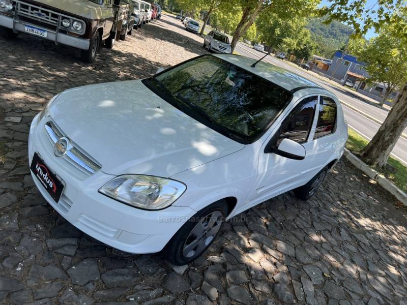 CHEVROLET - PRISMA - 2010/2010 - Branca - R$ 29.900,00