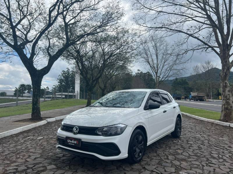 VOLKSWAGEN - POLO - 2023/2023 - Branca - R$ 78.900,00