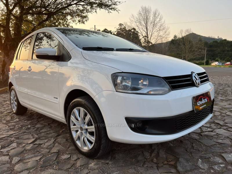 VOLKSWAGEN - FOX - 2014/2014 - Branca - R$ 48.900,00