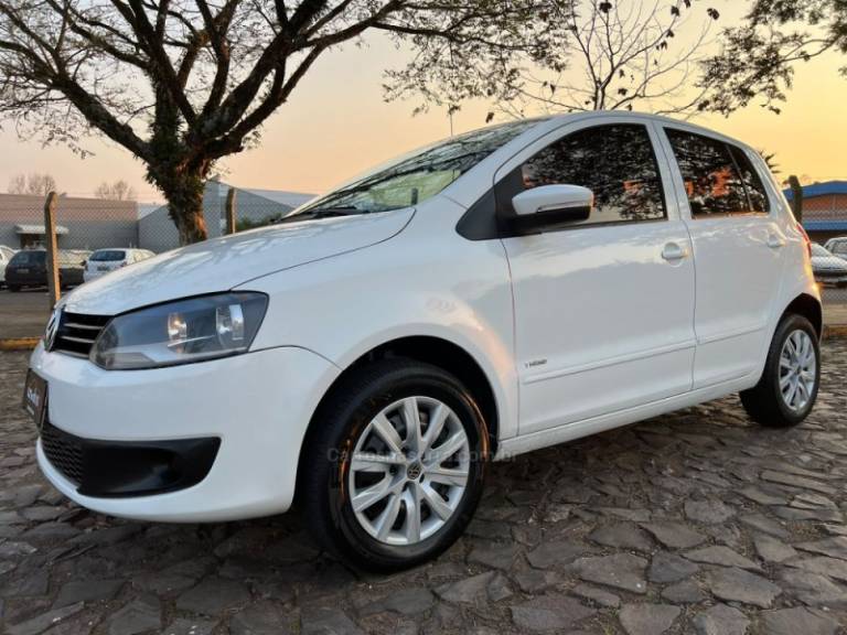 VOLKSWAGEN - FOX - 2014/2014 - Branca - R$ 48.900,00