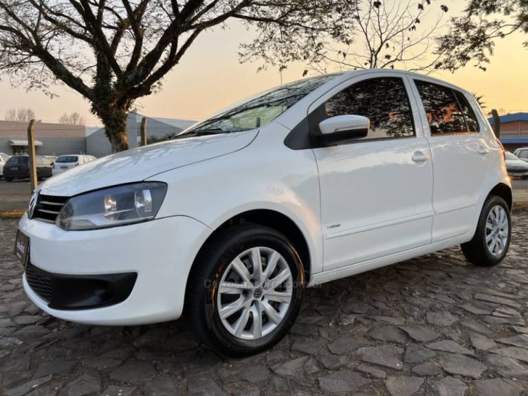 VOLKSWAGEN - FOX - 2014/2014 - Branca - Sob Consulta