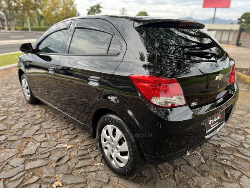CHEVROLET - ONIX - 2016/2016 - Preta - Sob Consulta