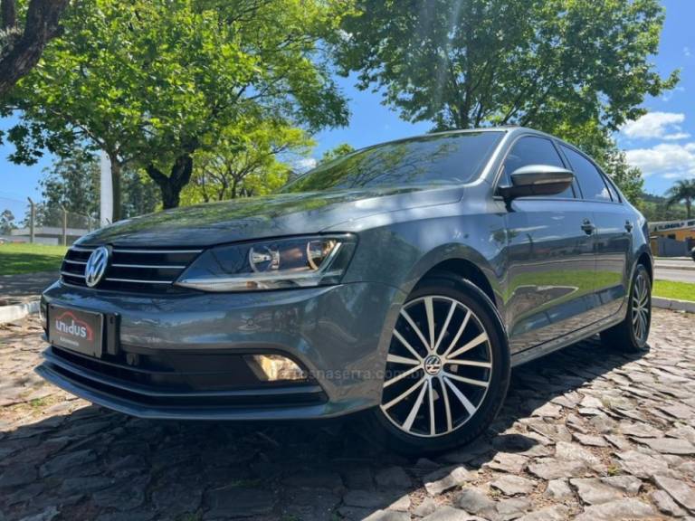 VOLKSWAGEN - JETTA - 2017/2017 - Cinza - Sob Consulta