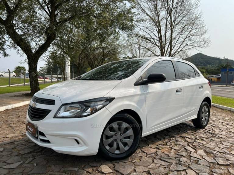 CHEVROLET - ONIX - 2019/2019 - Branca - R$ 56.900,00