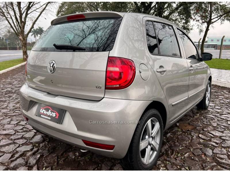 VOLKSWAGEN - FOX - 2011/2011 - Prata - R$ 43.900,00